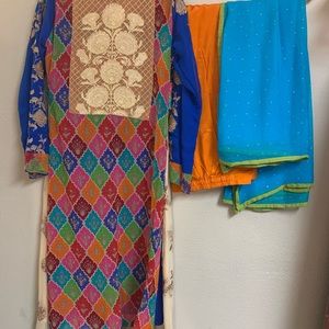 SOLD! Beautiful 3 piece pakistani long kameez dress, long sleeves style.